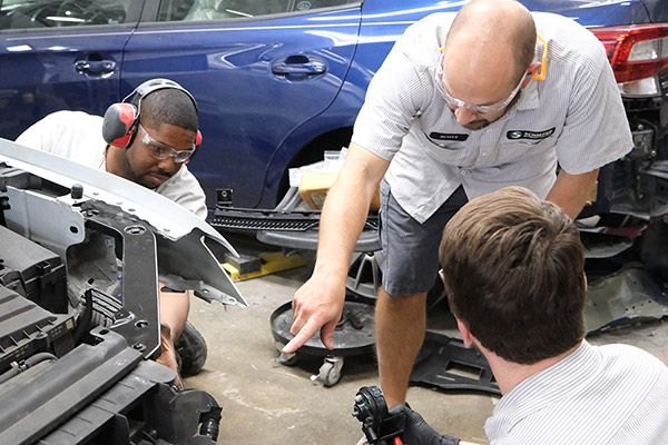 journeyman-instructs | Schaefer Autobody Centers Journeyman instructs an apprentice on repairs to a car