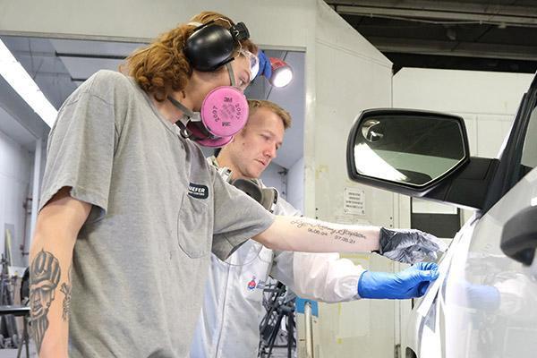 paint-tech-apprentice | Schaefer Autobody Centers Apprentice and journeyman working together